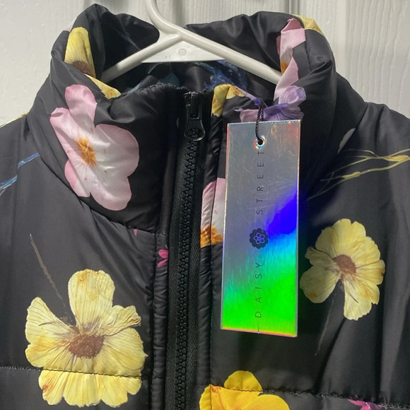 Daisy Street Plus high neck puffer jacket in black floral Size UK 10 ,US M , EUR - Picture 7 of 8